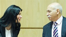 Mezi odměněné patří i Lenka Kadlecová a Vít Příkaský (oba ČSSD). Mezi odměněné patří i Lenka Kadlecová a Vít Příkaský (oba ČSSD).