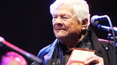 Jiří Brady během oslav 28. října na Staroměstském náměstí. Jiří Brady během oslav 28. října na Staroměstském náměstí.