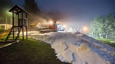Vyrobený sníh na Monínci nejdřív zůstává na hromadách. Když je ho dostatek,... Vyrobený sníh na Monínci nejdřív zůstává na hromadách. Když je ho dostatek,...