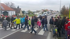 Lidé blokovali silnici I/3 v Dasném u Českých Budějovic. Chtěli upozornit na... Lidé blokovali silnici I/3 v Dasném u Českých Budějovic. Chtěli upozornit na...