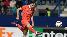 Chorvatský útoník Nikola Kalini z Fiorentiny stílí gól v Liberci v utkání...