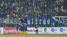 Radost opavských fotbalistů a jejich fanoušků během pohárového utkání proti... Radost opavských fotbalistů a jejich fanoušků během pohárového utkání proti...