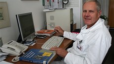 Přednosta Neurologické kliniky Fakultní nemocnice v Plzni Jiří Polívka. Přednosta Neurologické kliniky Fakultní nemocnice v Plzni Jiří Polívka.