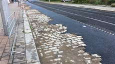 Přestože se jedná o provizorní řešení, na první pohled výsledná práce spíše... Přestože se jedná o provizorní řešení, na první pohled výsledná práce spíše...