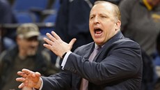 Tom Thibodeau se hněvá na basketbalisty Minnesoty. Tom Thibodeau se hněvá na basketbalisty Minnesoty.