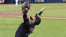 Carlos Santana z Clevelandu Indians se raduje z postupu do baseballové Svtové...