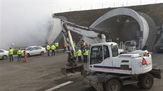 Kouřová zkouška v dálničním tunelu Radejčín. Kouřová zkouška v dálničním tunelu Radejčín.