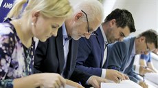 Jihomoravský kraj má novou koalici. Dohodu o spolupráci podepsali zástupci... Jihomoravský kraj má novou koalici. Dohodu o spolupráci podepsali zástupci...