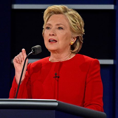 Clintonov na jedn ze zvrench debat prezidentsk kampan (26. z 2016)