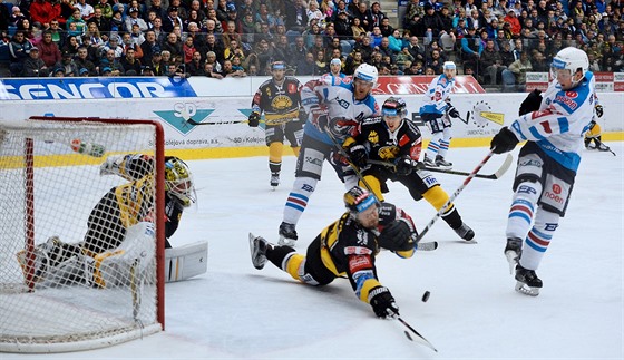 Momentka z utkání 17. kola hokejové extraligy mezi Litvínovem a Chomutovem.