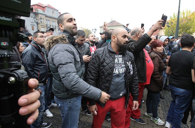 Potykám pi pietní akci za zemelého Roma v atci zabraovali policejní...