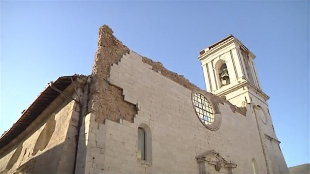 Zemtesen poniilo budovy ve mst Norcia (30. jna 2016)