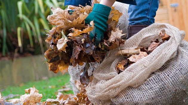 Pokud nemte na zahrad msto na kompost, lze listovku vyrbt i v pytlch.