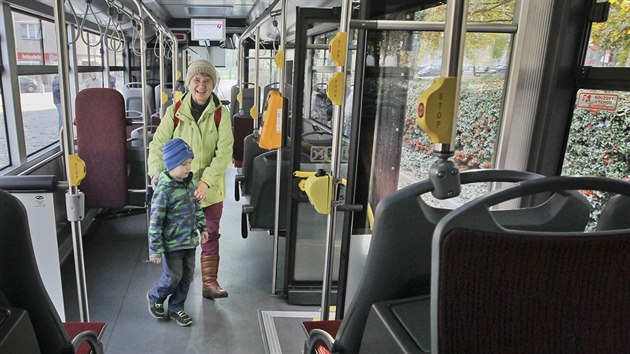 Dopravn podniky pedstavily veejnosti nov autobus Solaris Urbino 4. generace. Zjemci si ho mohli prohldnout a tak se svzt. (31. jna 2016)