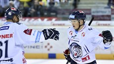 Radim Šimek (vpravo) z Liberce se raduje z gólu se svým spoluhráčem Milanem... Radim Šimek (vpravo) z Liberce se raduje z gólu se svým spoluhráčem Milanem...