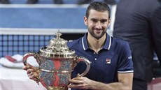 Marin Čilič slaví vítězství na turnaji v Basileji. Marin Čilič slaví vítězství na turnaji v Basileji.