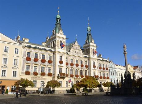 Opozici se nelíbí teba ástky na pohotní na magistrátu i na výrobu radniního asopisu. 