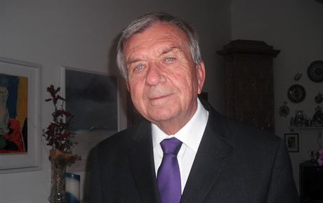 Profesor Milan amánek