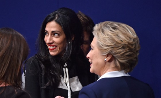 Huma Abedinová je dlouholetou blízkou spolupracovnicí Hillary Clintonové