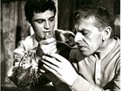 Jan Tříska s Jozefem Kronerem v dramatu Lidé z maringotek (1966) Jan Tříska s Jozefem Kronerem v dramatu Lidé z maringotek (1966)