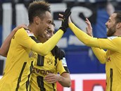 Gabonsk tonk Dortmundu Pierre-Emerick Aubameyang pijm gratulace k...