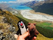 Krteček u jezera Lake Wakatipu na Novém Zélandu. Poznáváte krajinu z Pána... Krteček u jezera Lake Wakatipu na Novém Zélandu. Poznáváte krajinu z Pána...