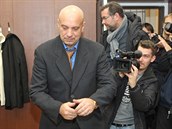 Obžalovaný Goran Boban přichází do jednací síně. (7. listopadu 12016) Obžalovaný Goran Boban přichází do jednací síně. (7. listopadu 12016)