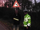Krumlovští policisté kontrolovali, jestli chodci mimo obec nosí reflexní prvky. Krumlovští policisté kontrolovali, jestli chodci mimo obec nosí reflexní prvky.