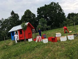 Architekt Vojtch Valda zájemcm pipraví na míru plány na stavbu svépomocí....