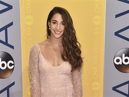 Aly Raismanová na CMA Awards (Nashville, 2. listopadu 2016)