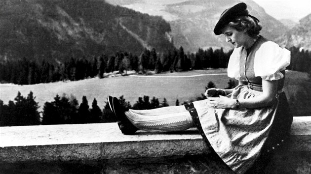 Eva Braunov v Obersalzbergu na snmku z roku 1942