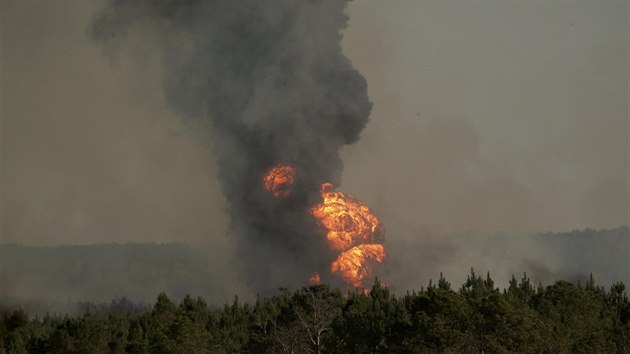 Jeden lovk zemel a dalch sedm lid bylo zranno pi pondlnm vbuchu ropovodu v americkm stt Alabama. Kvli explozi, kter zpsobila dva pory v okol, byli evakuovni lid ijc v okruhu tm pti kilometr (1.11.2016).