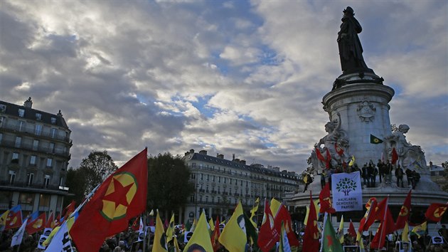 Ve Francii protestovali v sobotu Kurdov proti tureckmu prezidentu Erdoganovi (5. listopadu 2016)