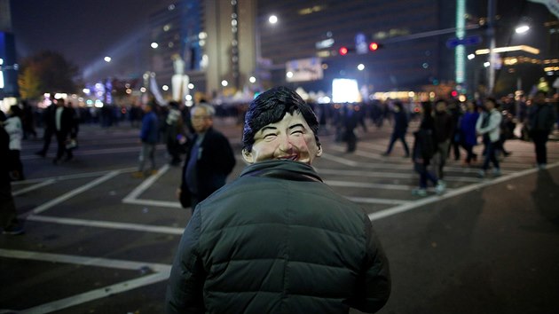 Desetitisce demonstrant v sobotu v Soulu poadovaly demisi prezidentky Pak Kun-hje (5. listopadu 2016)