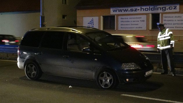 Automobilov honika na Strakonick ulici v Praze (7. listopadu 2016).