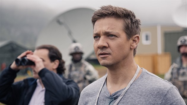 Jeremy Renner ve filmu Pchoz (2016)