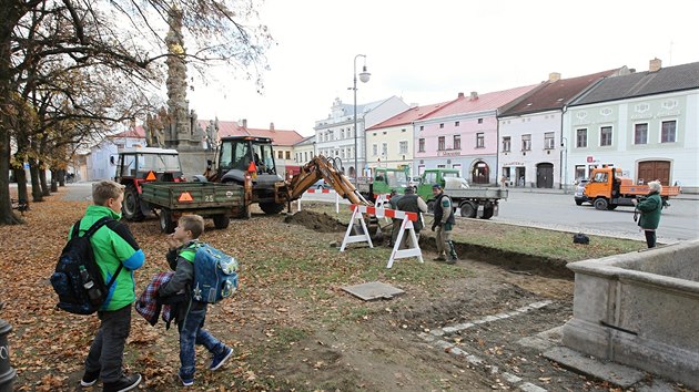 Pi vkopovch pracch na polenskm Husov nmst objevili dlnci podezel pedmt, o nm se domnvali, e by mohl bt bombou z druh svtov vlky.