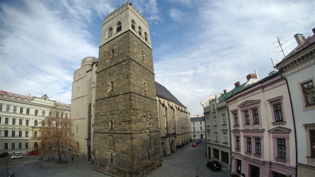 V olomouckho kostela svatho Moice, na jejm vrcholu ve vce 46 metr se nachz populrn vyhldka.