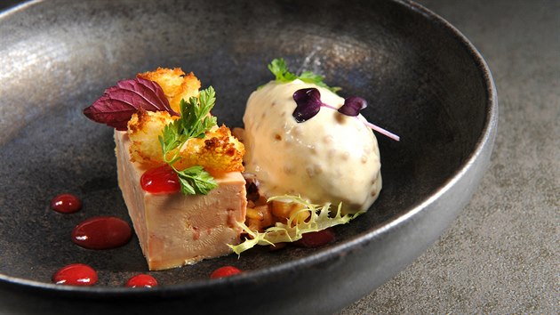 Hus jtra foie gras sponkud nezvyklou hoicovou zmrzlinou vprask restauraci Mlnec.