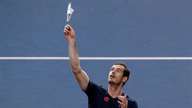 Andy Murray postoupil do semifinle paskho turnaje, porazil Tome Berdycha.