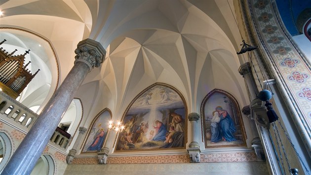 Nejzajmavj st budovy je kaple sv. Ke, kter je nad vstupnm vestibulem v prvnm pate. 