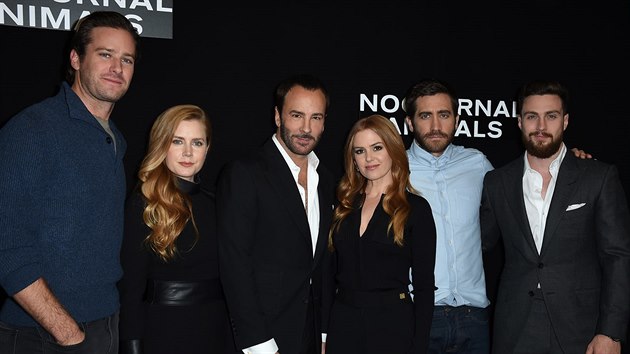 Armie Hammer, Amy Adamsov, Tom Ford, Isla Fisherov, Jake Gyllenhaal a Aaron Taylor-Johnson na pedstaven filmu Non zvata (Los Angeles, 28. jna 2016)