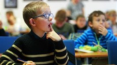 V sále karlovarské krajské knihovny soutěžily nadané děti z I. stupně ZŠ. V sále karlovarské krajské knihovny soutěžily nadané děti z I. stupně ZŠ.