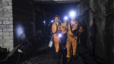 Po explozi plynu v čínském uhelném dole zahynulo všech 33 uvězněných horníků... Po explozi plynu v čínském uhelném dole zahynulo všech 33 uvězněných horníků...