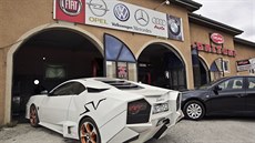 Kosovan Driton Selmani si postavil repliku lamborghini. Kosovan Driton Selmani si postavil repliku lamborghini.