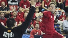 Český házenkář Miroslav Jurka střílí v utkání kvalifikace na evropský šampionát... Český házenkář Miroslav Jurka střílí v utkání kvalifikace na evropský šampionát...