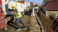 Silnice v Osíku u Litomyšle směrem na Nové Hrady je uzavřena, cestáři se... Silnice v Osíku u Litomyšle směrem na Nové Hrady je uzavřena, cestáři se...