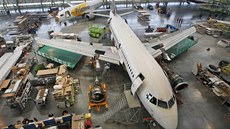 Opravna letadel Job Air Technic na mošnovském letišti má opět plno práce, jak... Opravna letadel Job Air Technic na mošnovském letišti má opět plno práce, jak...