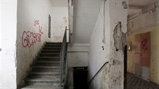 Jeden z domů v brněnské Vlhké ulici, odkud majitel plánuje vystěhovat... Jeden z domů v brněnské Vlhké ulici, odkud majitel plánuje vystěhovat...