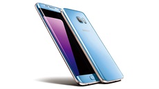 Samsung Galaxy S7 edge v barvě Coral Blue Samsung Galaxy S7 edge v barvě Coral Blue